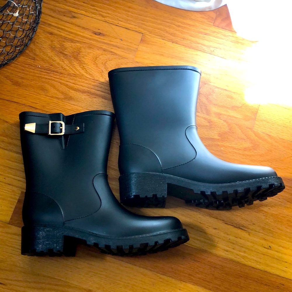 Mid calf rain boots